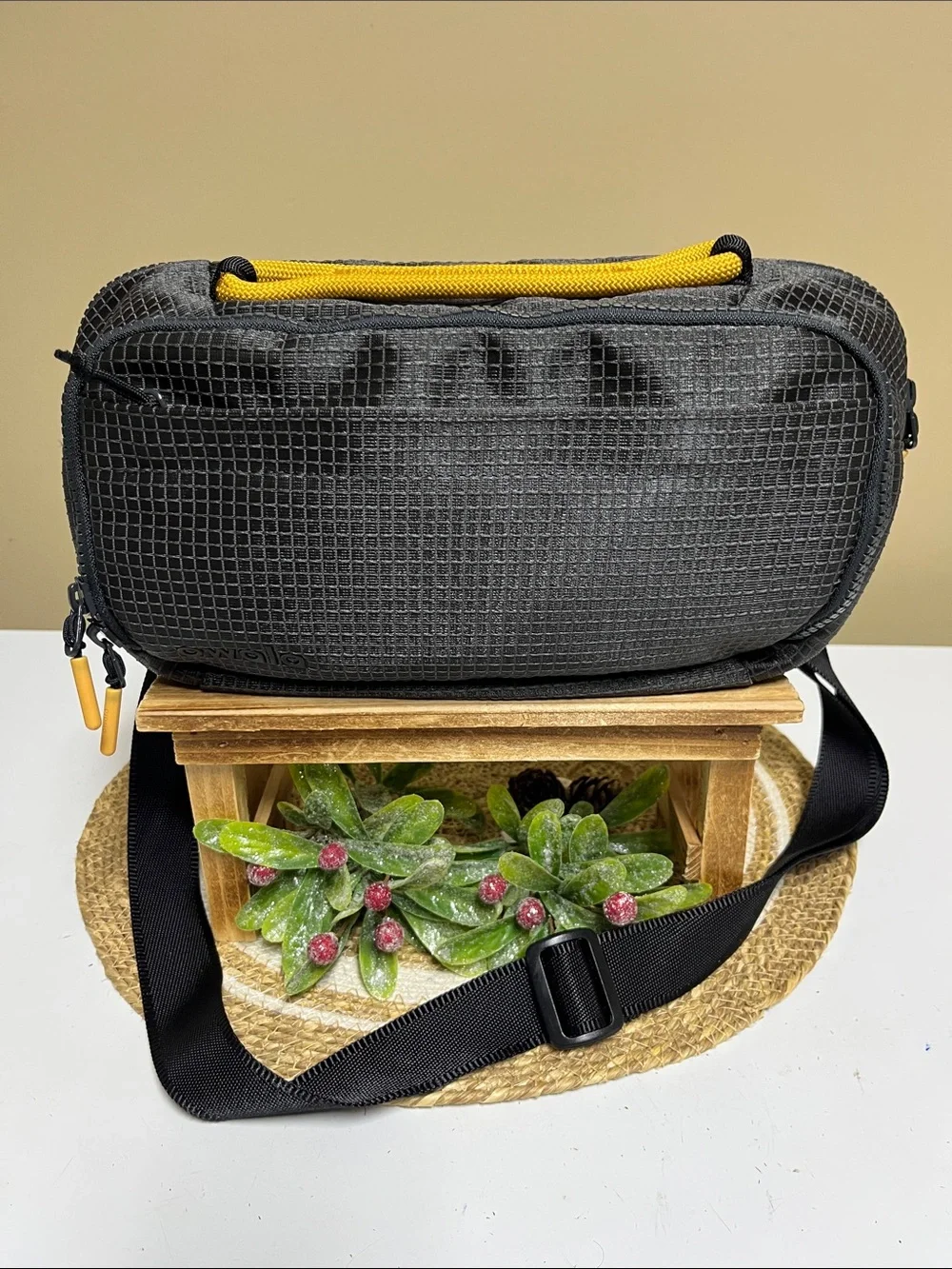 Men’s Awala Crossbody The All-Day Messenger Bag
